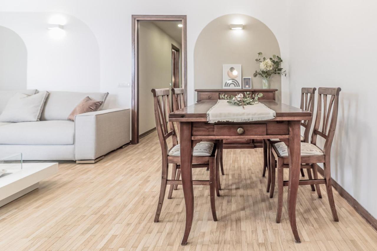 Stunning View Lakeside Apartment - Larihome A11 Gravedona Bagian luar foto