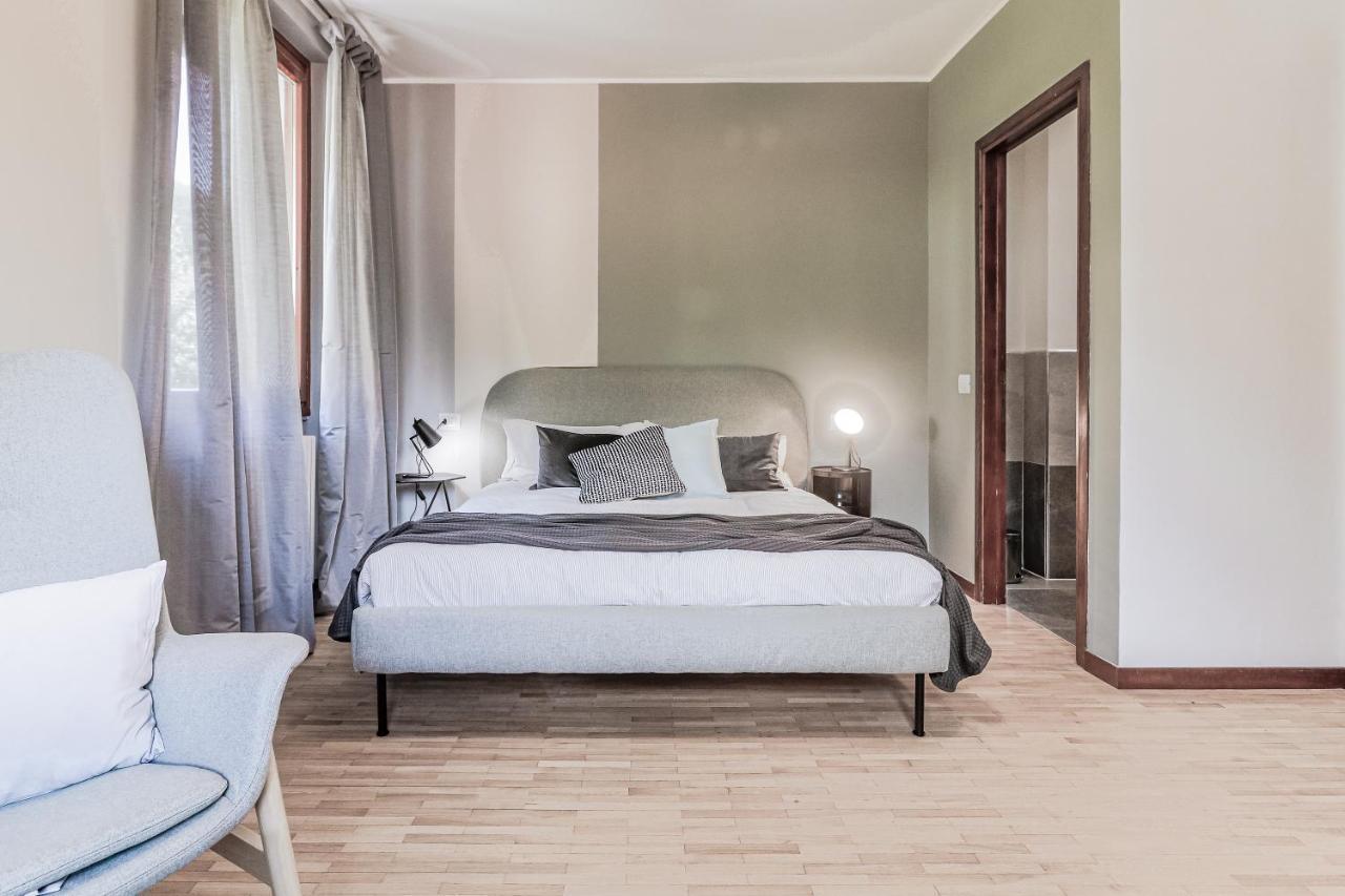 Stunning View Lakeside Apartment - Larihome A11 Gravedona Bagian luar foto