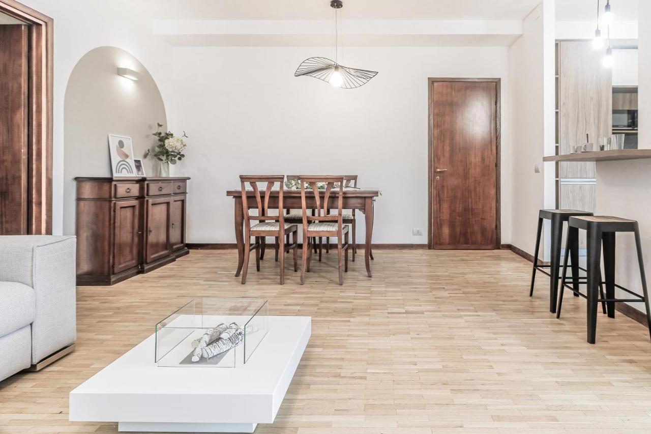 Stunning View Lakeside Apartment - Larihome A11 Gravedona Bagian luar foto