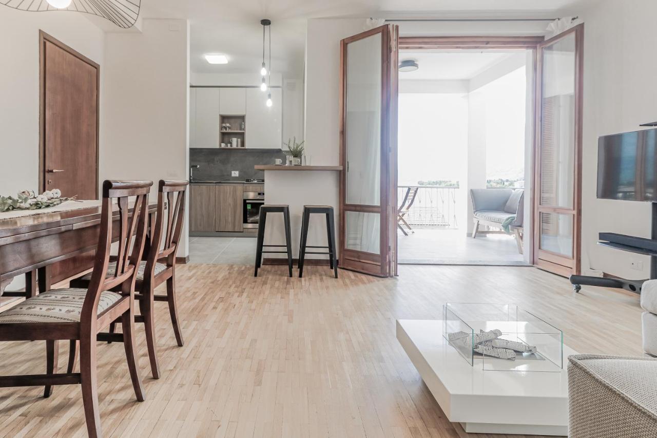 Stunning View Lakeside Apartment - Larihome A11 Gravedona Bagian luar foto