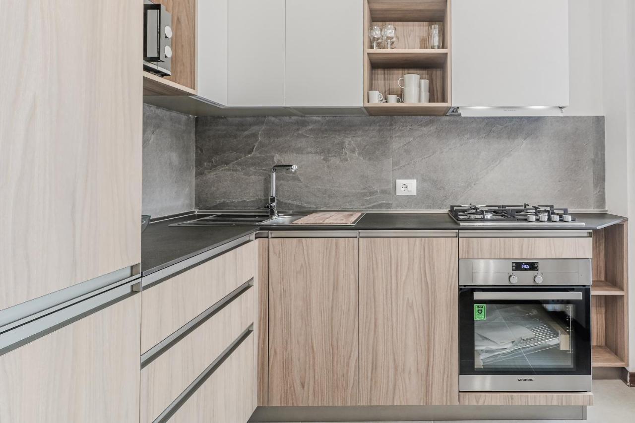 Stunning View Lakeside Apartment - Larihome A11 Gravedona Bagian luar foto