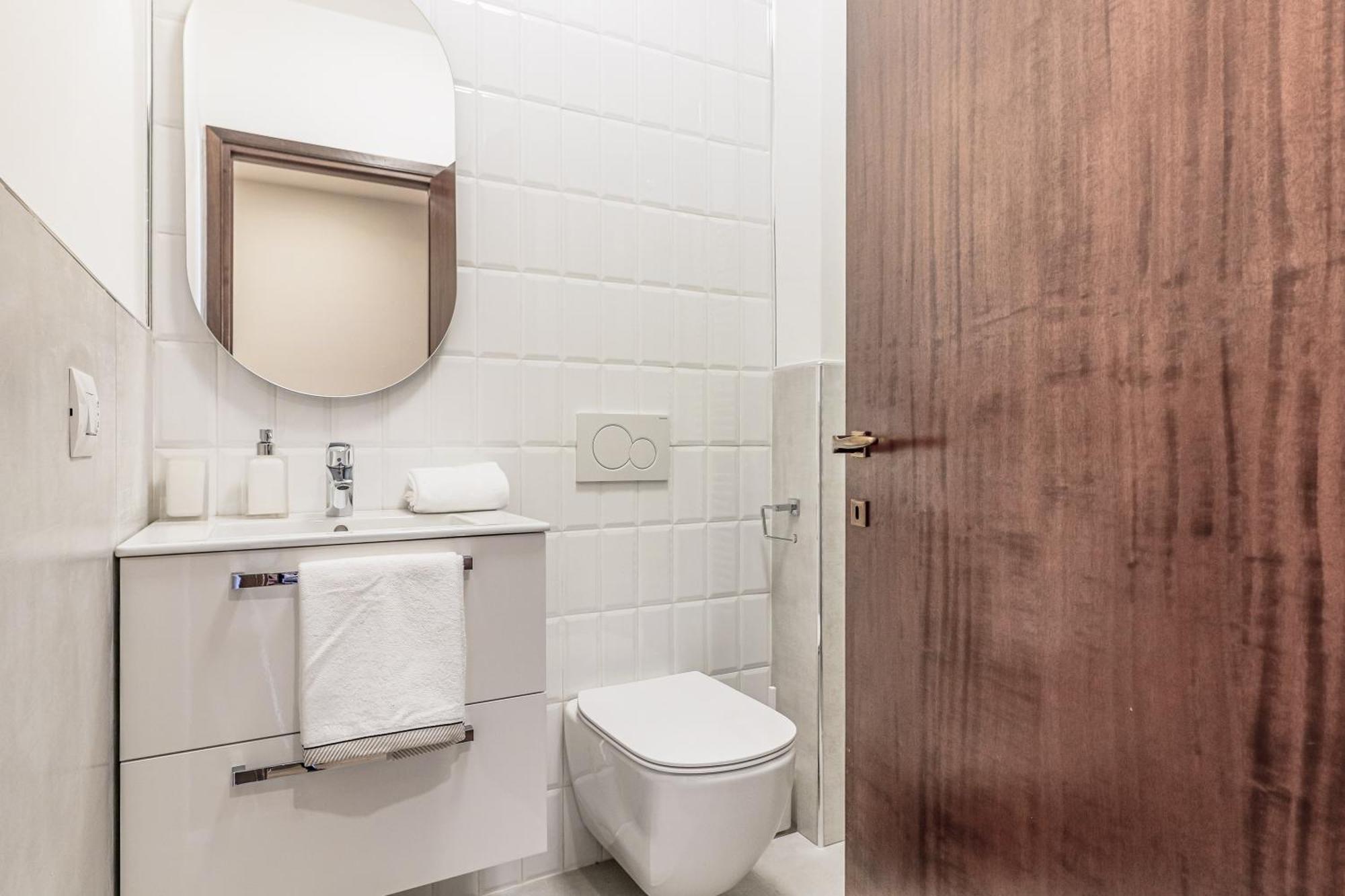 Stunning View Lakeside Apartment - Larihome A11 Gravedona Bagian luar foto
